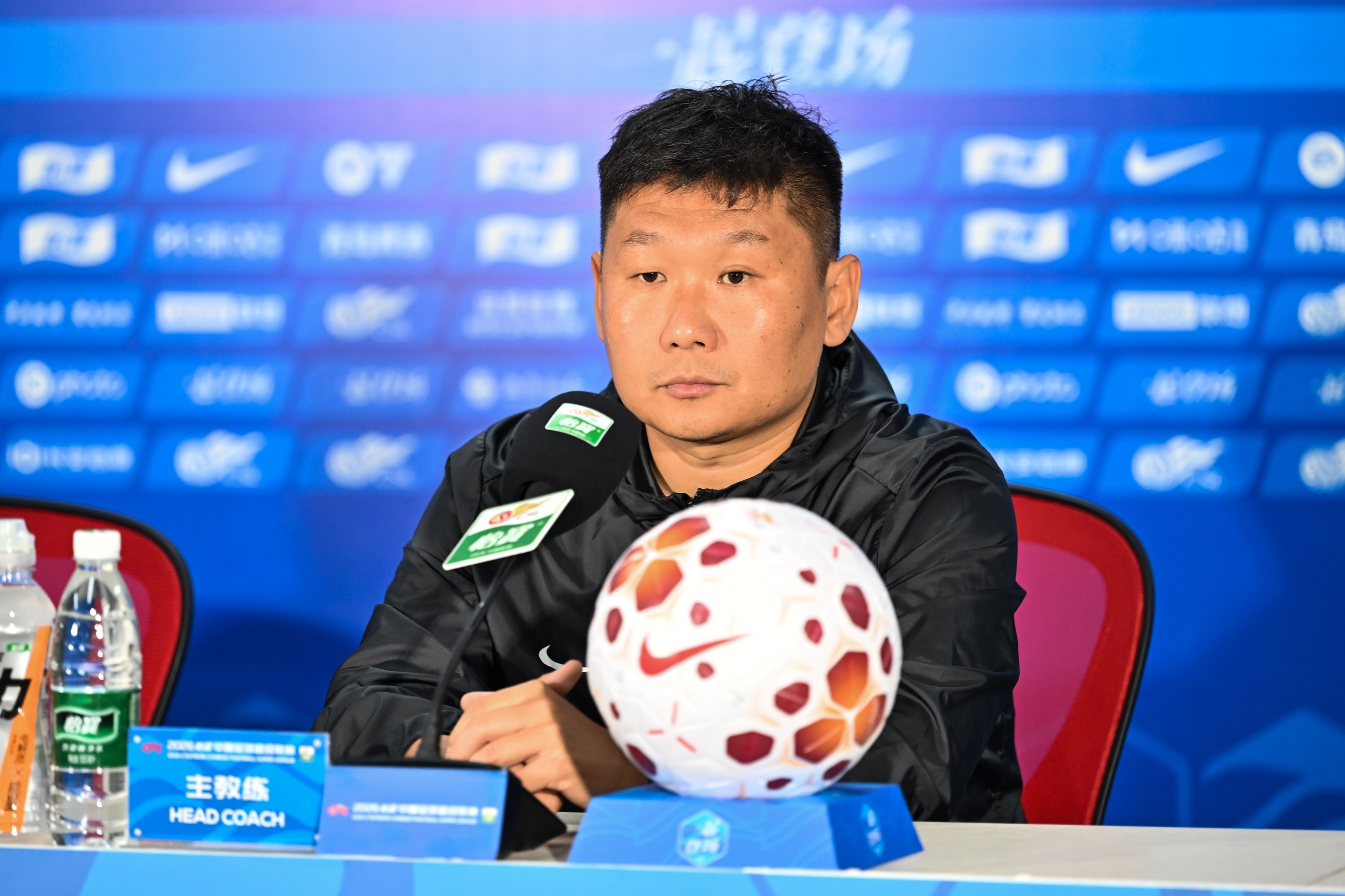 足球报：铜梁龙失利后几乎没人说话，他们为这场比赛准备了很多