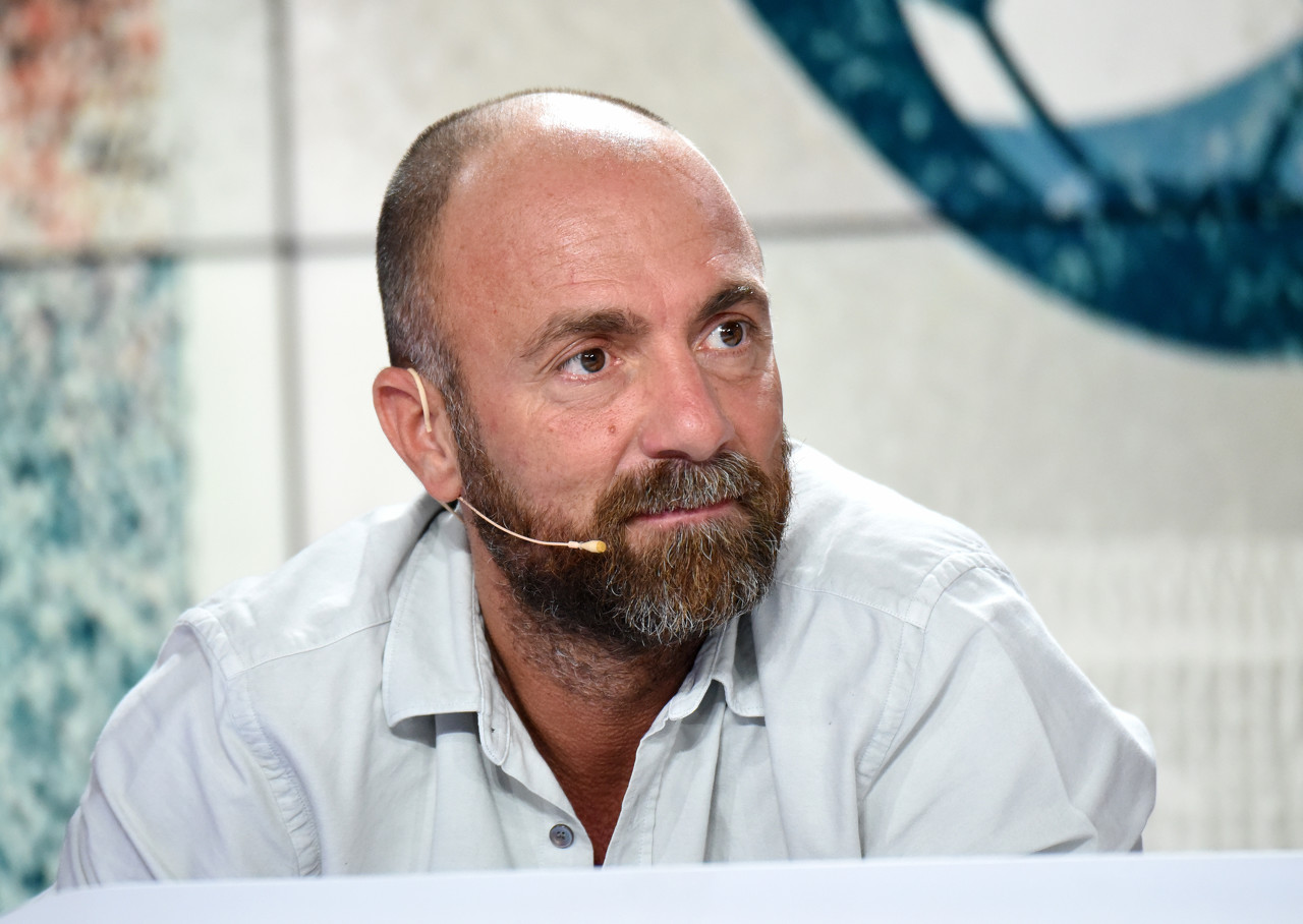 杜加里谈福法纳佣金事件：球员可能缺乏主见，家人的做法太可耻